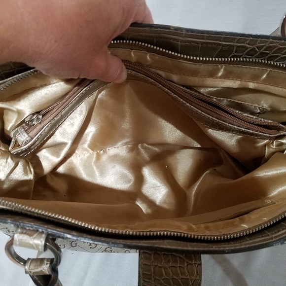 Guess Purse - Picture 4 of 8